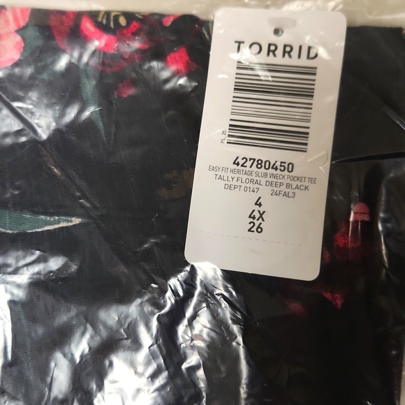 ❤️NWT VINTAGE TORRID TEE - FLORAL PRINT POCKET TEE - SOFT COTTON - PLUS SIZE - Picture 14 of 14
